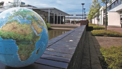 globus_vor_hs_rhb_foto_m._meinhard_teasercut.jpg (DE)