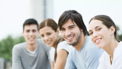 gruppenbild_studierende_colourbox_1145769.jpg (DE)