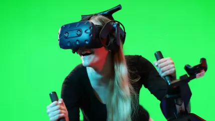 h-brs_ivc_miriam_thues_auf_icaros-trainer_teasercut_foto_dominik_leschtschow_854.jpg (DE)