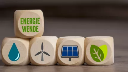 Würfel mit Symbolen zur Energiewende stockwerk fotodesign 226315655 teasercut.jpg (DE)