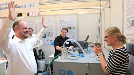 tag_der_forschung_sta_20170518_foto_j._kuestenmacher_076_teasercut.jpg (DE)