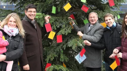 wunschbaum_sta_mira_familie_praesident_20171201_foto_j._kuestenmacher_11_teasercut.jpg (DE)