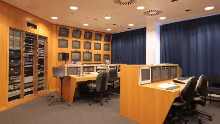 TV-Studio-Schnittraum_20160224_sta_foto-flessing.jpg (DE)