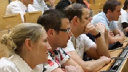 Alumni2012_2(DE)