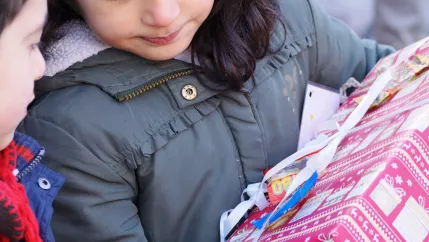 wunschbaum_auslieferung_geschenke_sta_20161219_foto_e._hummel_10.jpg (DE)