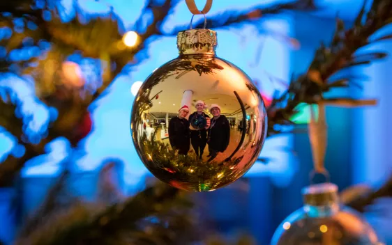 Weihnachtskugel mit Ö-Team Informatik