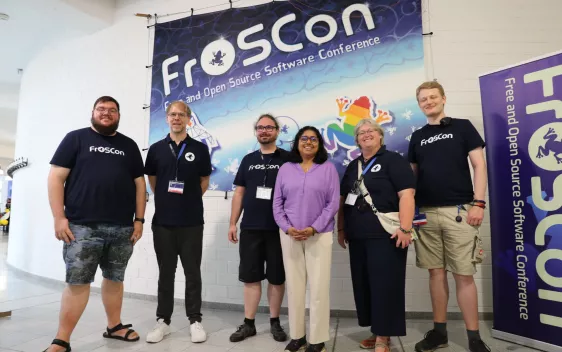 2025-08-16_fbinf_Froscon_2025_Kira Wazinski
