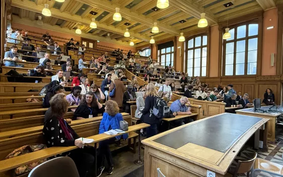 Konferenz Cybersicherheit Fake News Paris 2025