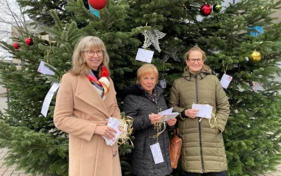 2025-11-27 Wunschbaum Start StA 1b Foto Daniela Greulich