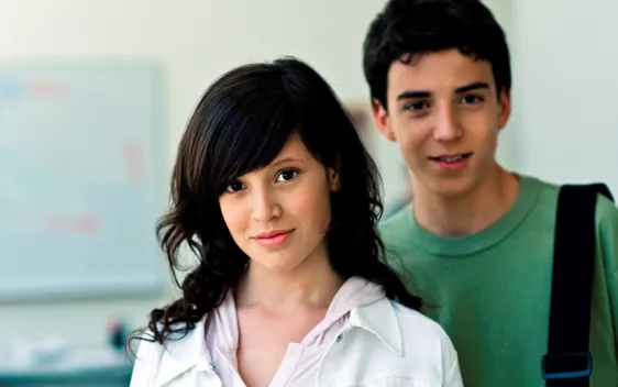 studieninteressierte maedchen junge colourbox 1920455 bewerberportal cut.jpg