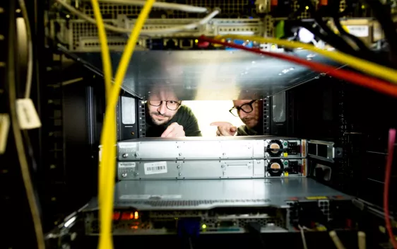 its_institut_fuer_it-service_server_20220330_foto_eric_lichtenscheidt_10_fs22.jpg (DE)