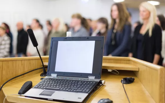 vortragspult_colourbox28632811.jpg (DE)