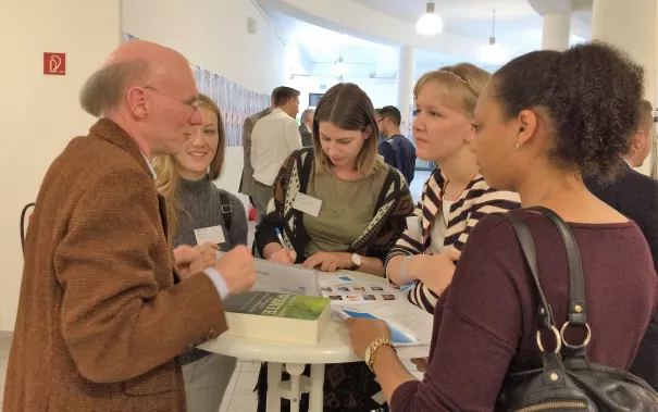 10_alumni-tag-2016_yw_csr-dialogcafe.jpg (DE)