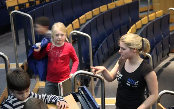 11_kinderuni_brs_motorsport_sta_2010427_foto_j._kuestenmacher.jpg (DE)