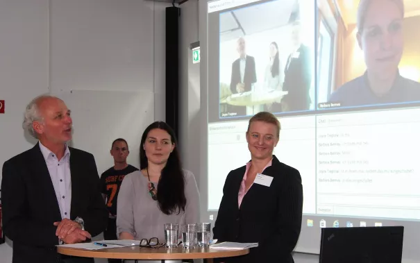 12_alumni-tag-2016_yw_internat.karriere.jpg (DE)