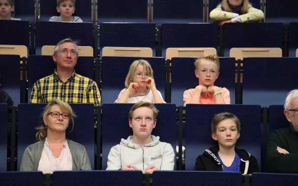 13_kinderuni_brs_motorsport_sta_2010427_foto_j._kuestenmacher.jpg (DE)