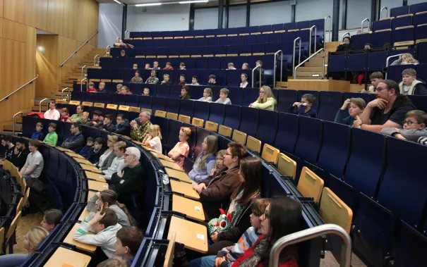 17_kinderuni_brs_motorsport_sta_2010427_foto_j._kuestenmacher.jpg (DE)