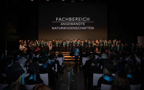 2015.10.24_hbrs-absolventenfeier_foto_nathan-dreessen_150.jpg (DE)