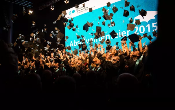 2015.10.24_hbrs-absolventenfeier_foto_nathan-dreessen_173.jpg (DE)