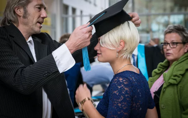 2015.10.24_hbrs-absolventenfeier_foto_nathan-dreessen_27.jpg (DE)