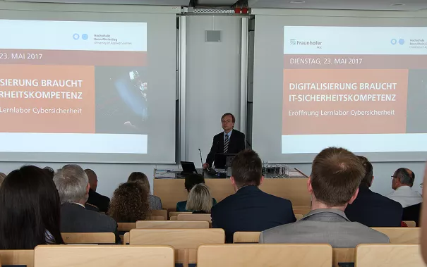 20170523_fbinf_eroeffnung_lernlabor_cybersicherheit_kw_038.png (DE)