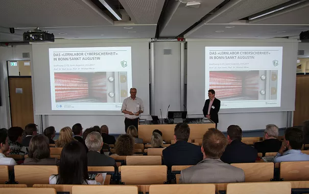 20170523_fbinf_eroeffnung_lernlabor_cybersicherheit_kw_136.png (DE)