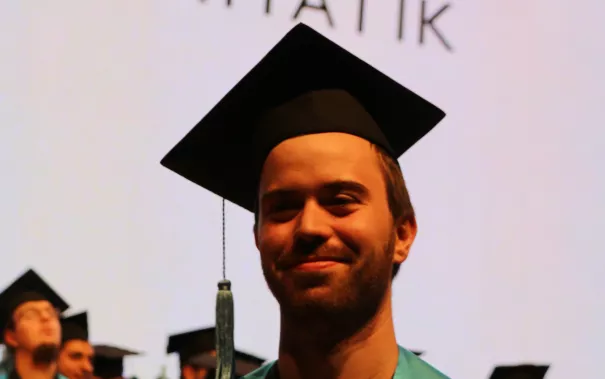 20171021_fbinf_absolventenabschlussfeier_kw_255.jpg (DE)