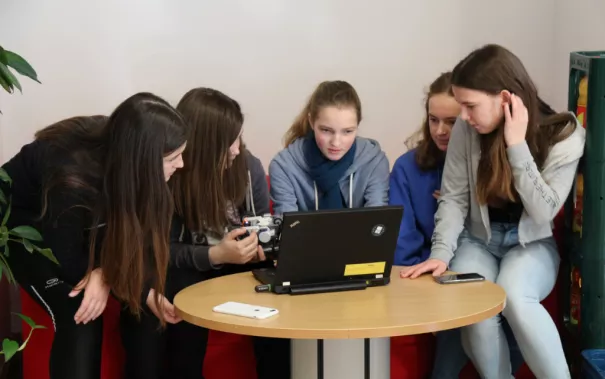 20180224_fbinf_robocupjunior_kw_102.jpg (DE)