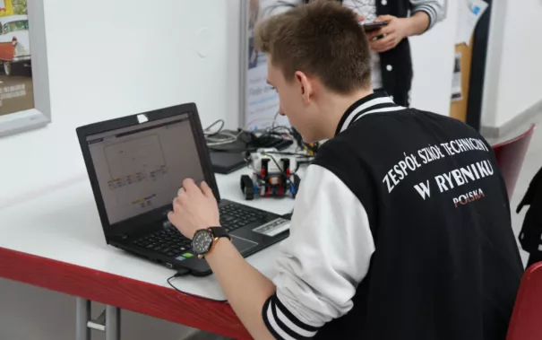 20180224_fbinf_robocupjunior_kw_72.jpg (DE)