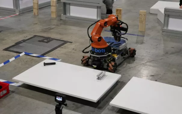 20190708_fbinf_b-it-bots_robocupwm_nair_d_galerie_img_021.jpg (DE)