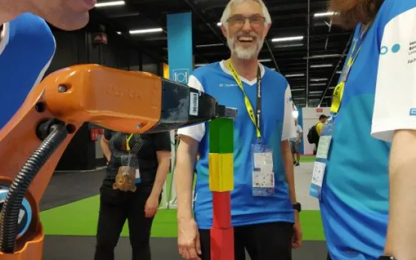 20190820-24_fbinf_gamescom2019_deebul_phone_0001.jpg (DE)