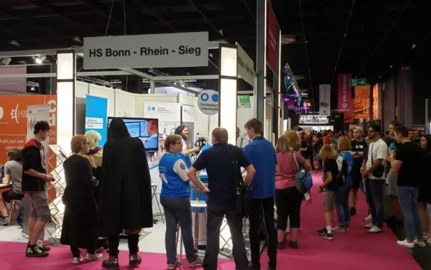 20190820-24_fbinf_gamescom2019_deebul_phone_0006.jpg (DE)