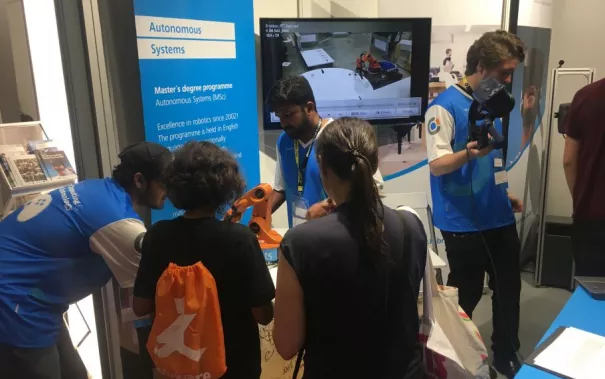 20190820-24_fbinf_gamescom2019_kw_phone_0014.jpg (DE)