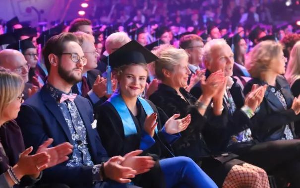 20191026_fbinf_absolventenfeier_telekomdome_kw_img_-0170.jpg (DE)