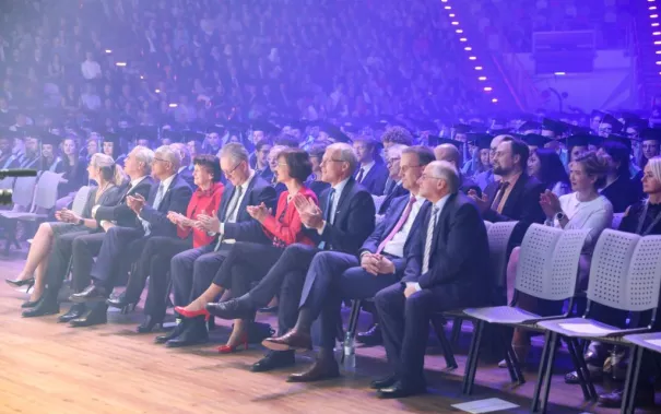 20191026_fbinf_absolventenfeier_telekomdome_mt_img_-0102.jpg (DE)