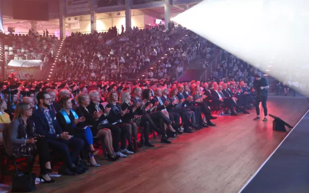 20191026_fbinf_absolventenfeier_telekomdome_mt_img_-0227.jpg (DE)