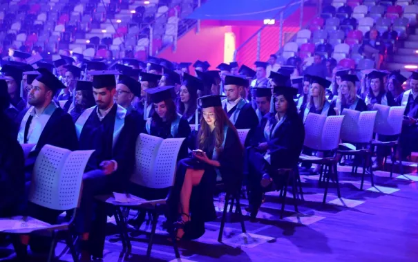 20191026_fbinf_absolventenfeier_telekomdome_mt_img_-0286.jpg (DE)