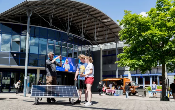 EMT Projektwoche Messung Photovoltaik 20220525 foto eric lichtenscheidt 06 fs22.jpg