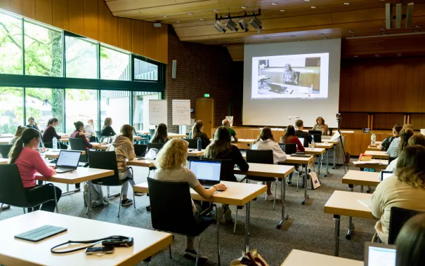 Sozialversicherung Hennef Vorlesung Studierende 20220504 foto eric lichtenscheidt 39 fs22.jpg