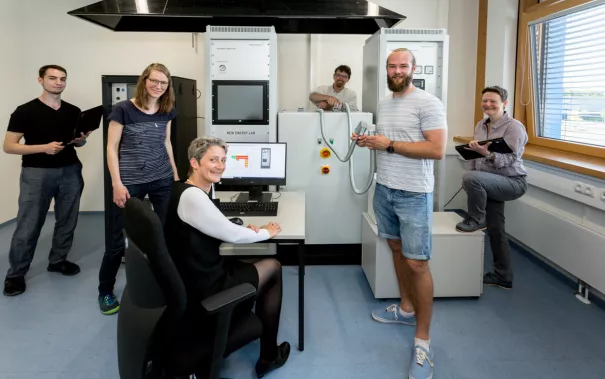 izne forschung wasserstoff labor gruppenbild sta 20220511 foto eric lichtenscheidt 33 fs22.jpg