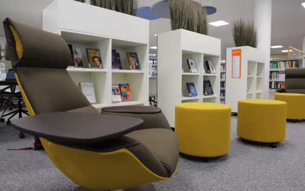 Sessel in der Bibliothek