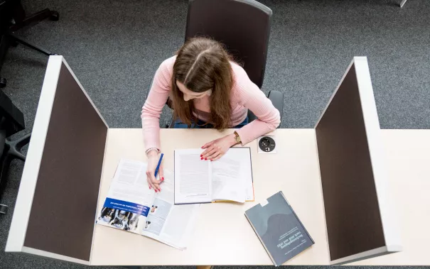 Lernort Bibliothek Einzelarbeitsplatz