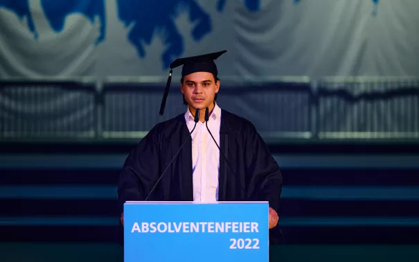 Absolventenfeier Telekom Dome Einlass 20221022 Foto Nathan Dreessen 057.jpg