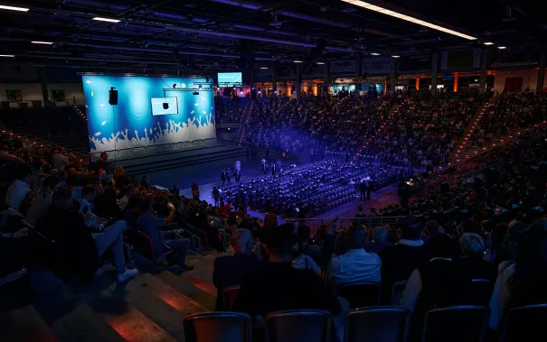 Absolventenfeier Telekom Dome Einlass 20221022 Foto Nathan Dreessen 085.jpg