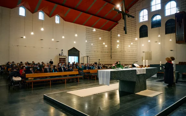 Absolventenfeier Telekom Dome Kirche 20221022 Foto Nathan Dreessen 023.jpg