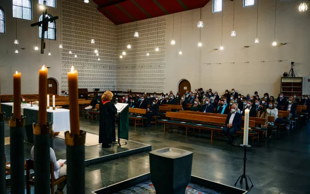 Absolventenfeier Telekom Dome Kirche 20221022 Foto Nathan Dreessen 026.jpg