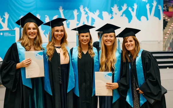 Absolventenfeier Telekom Dome Party 20221022 Foto Nathan Dreessen 279.jpg