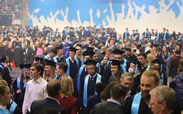 absolventenfeier telekom dome festakt 20221022 foto juri kuestenmacher 010.jpg