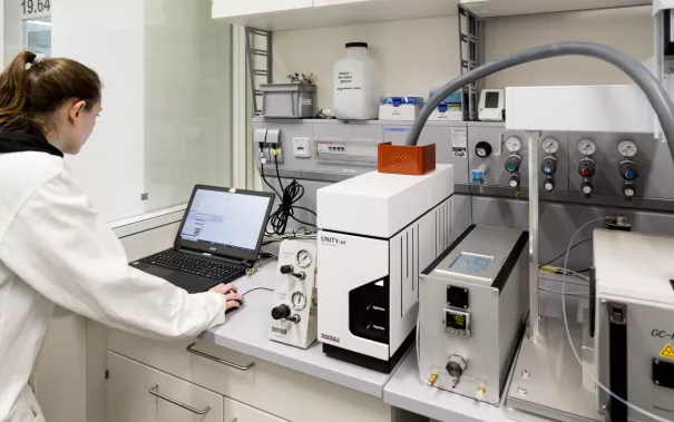 anna ISF IFA Labor Forschung Nitrosamine Hinz 20220523 foto eric lichtenscheidt 02 fs22_0.jpg