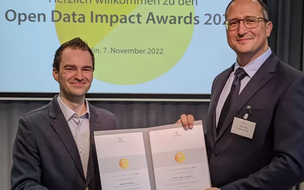 Preisverleihung Open Data Impact Award Lo Iacono und Wiefling 20221107